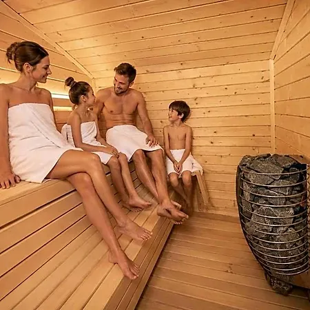Eden Premium Jacuzzi, Sauna Hotel 3*